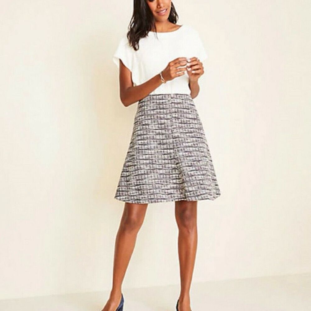 Ann Taylor Tweed Paneled Flared Skirt Size 4P - Picture 1 of 6